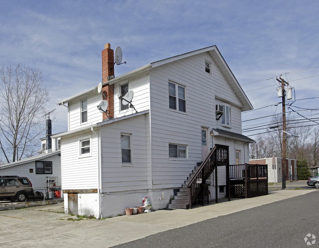 15 N White Horse Pike, Somerdale, NJ 08083 Apartments in Somerdale