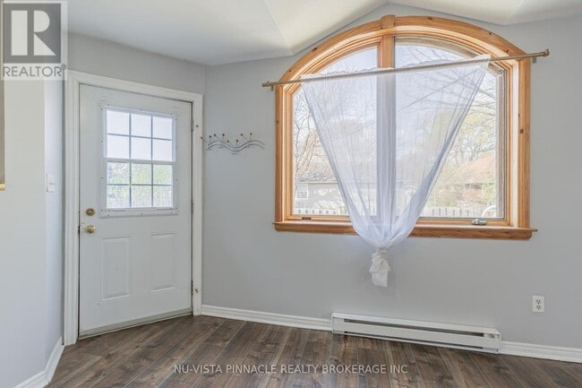 Photo du bâtiment - 132 Wharncliffe Rd N