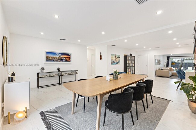 Building Photo - 228 SW 25th Rd