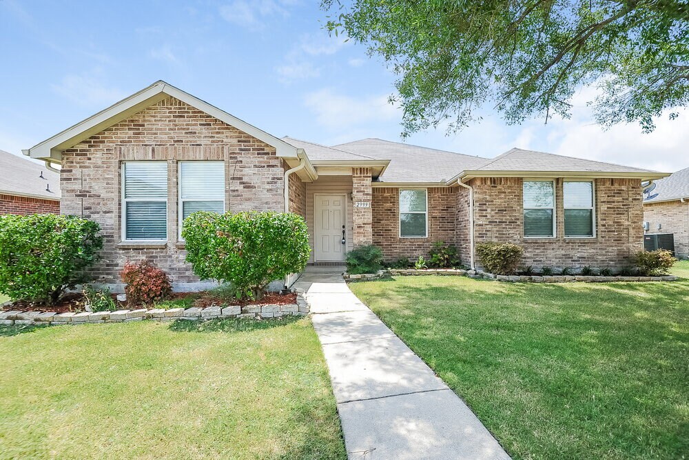 Foto principal - 2999 Fallbrook Dr