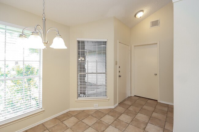 Foto del edificio - 17002 Enchanted Cir E