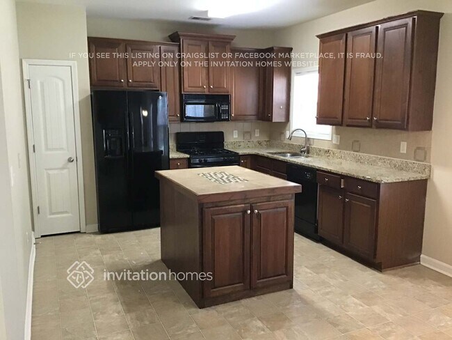 Building Photo - 80 Persian Ivy Way