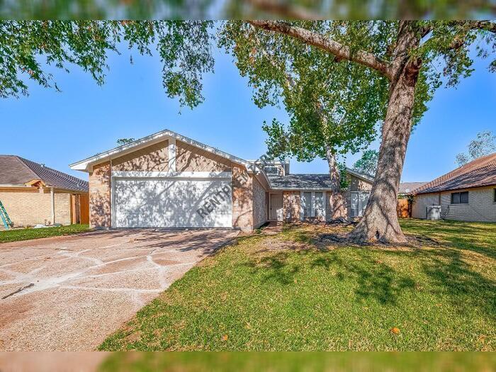 Primary Photo - 16023 Spinnaker Dr