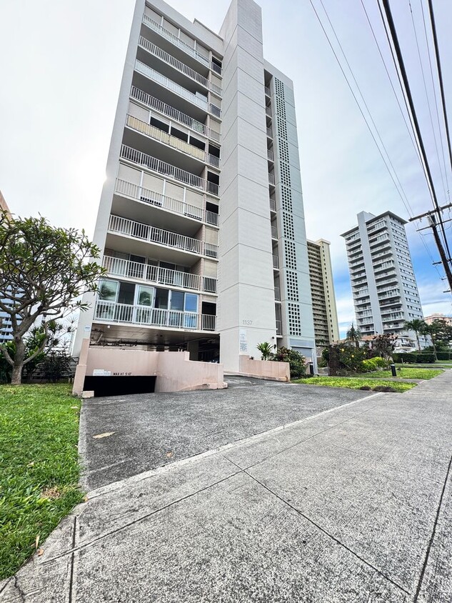 Foto principal - Wilder Terrace- 1 bed, 1 bath, 1 parking s...