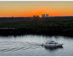 Building Photo - 400 Kings Point Dr