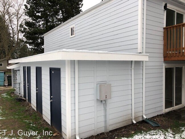 Building Photo - 712 Enterprise Dr NE