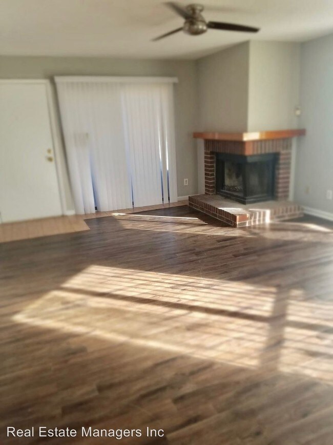 Foto del edificio - 8129 Cedar Glen Dr