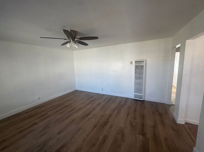 Building Photo - 1499 W 35th Pl