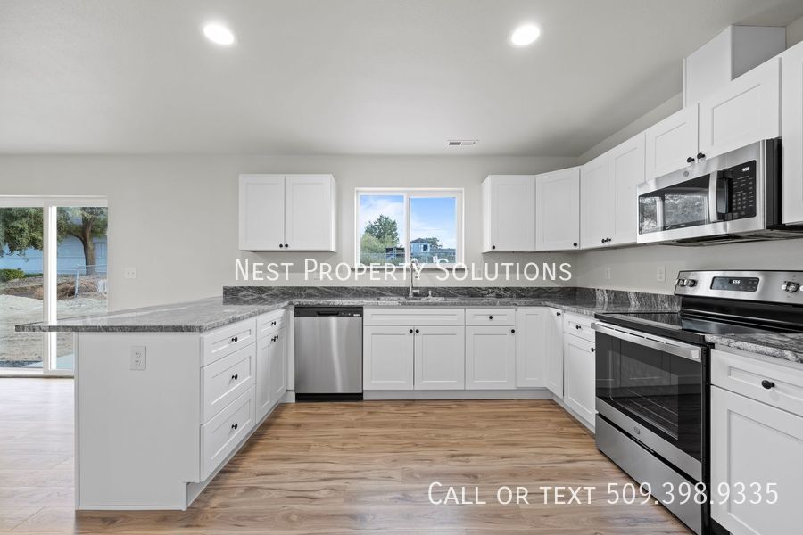 Foto principal - 3 Bed, 2.5 Bath Townhouse in Warden, WA. W...