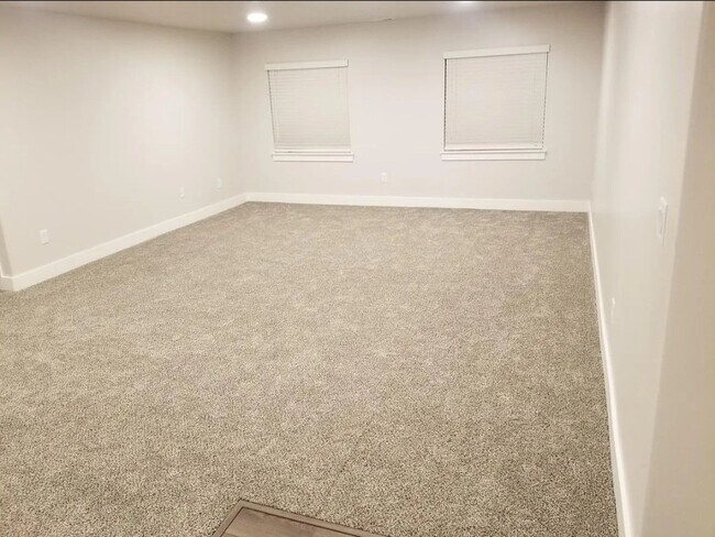 Foto del edificio - 1481 N Arcadia Dr