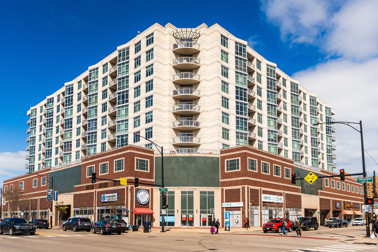 Primary Photo - 1134 W Granville Ave