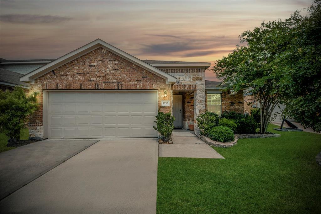 Foto principal - 5710 Camelia Evergreen Ln