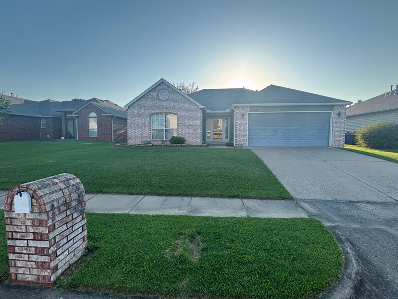 Foto principal - 3220 North 3rd Pl E