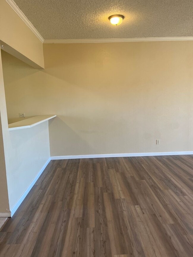 Building Photo - 1020 Mockingbird Ln