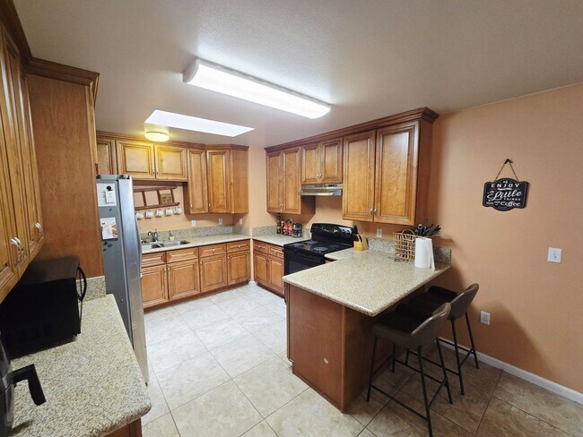 Building Photo - Fully Furnished, Secluded & Private