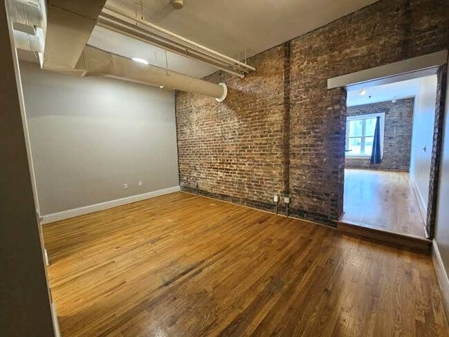 Building Photo - 1417 Market St