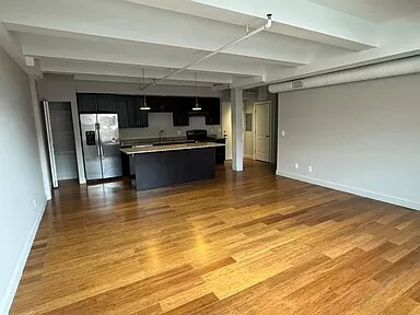 Foto del edificio - 535 Roosevelt Ave