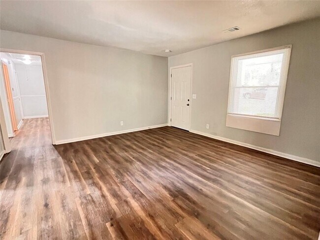 Building Photo - 405 Shamrock Dr