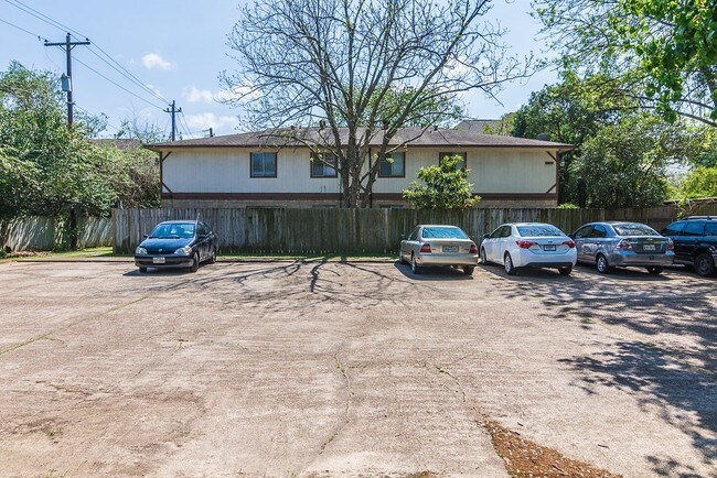 Building Photo - 8811 Carousel Ln