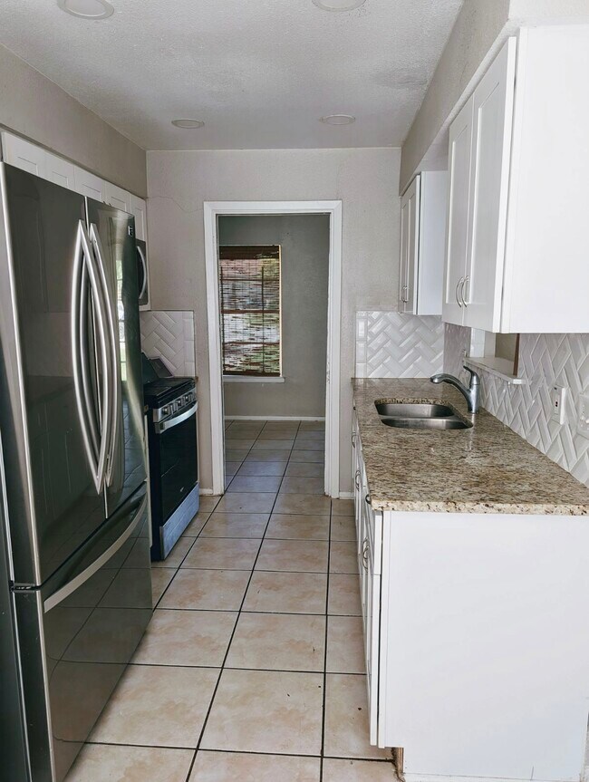 Building Photo - 5714 Ben Casey Dr