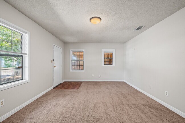 Building Photo - Cozy Home with Bonus Room, Minutes from TTU