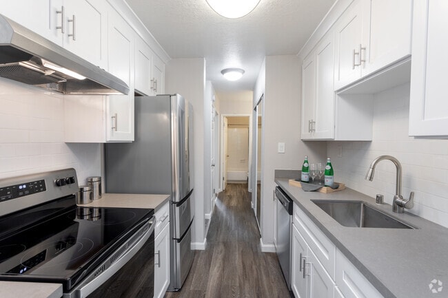 660 Kitchen - The Arbors Apartments