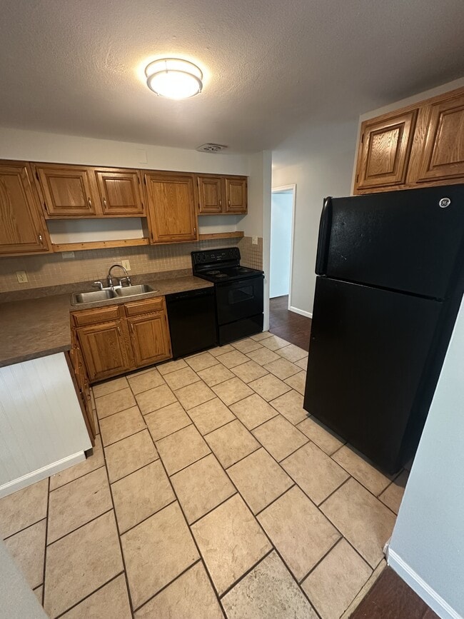 Building Photo - 1223 Bakewell Dr