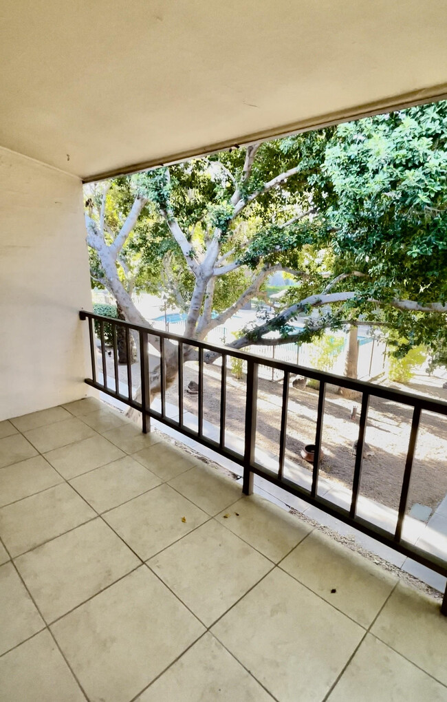 beautiful 2nd floor spacious balcony for enjoying your coffee! - 4701 N 68th St