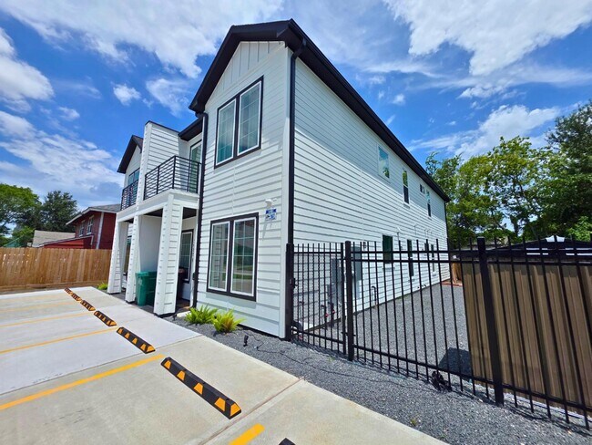 Foto del edificio - 3915 Tuam St