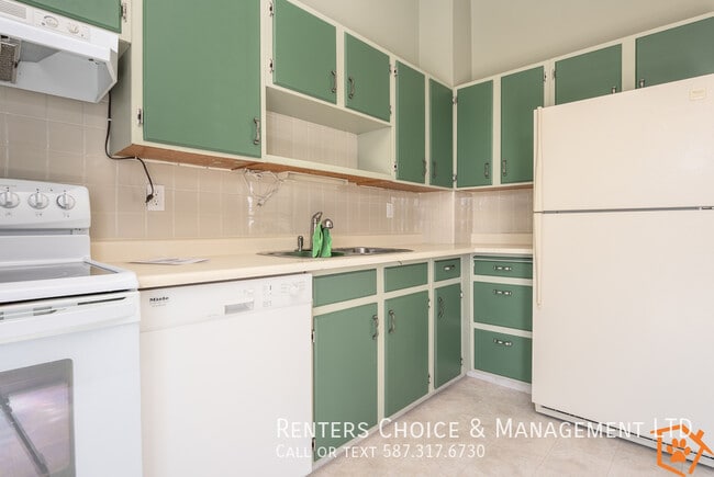 Building Photo - Pet Friendly Half Duplex Near Henderson Lake & Exhibition Park