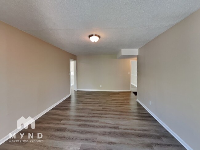 Building Photo - 9000 Belvoir Dr
