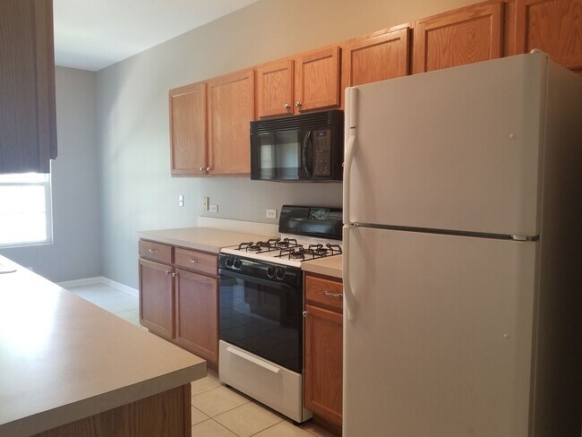 Foto del edificio - Aurora Two Bed Two Story Townhome