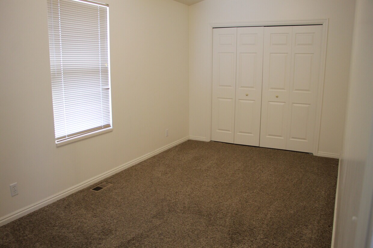 Foto principal - 924 E Lowell Ave