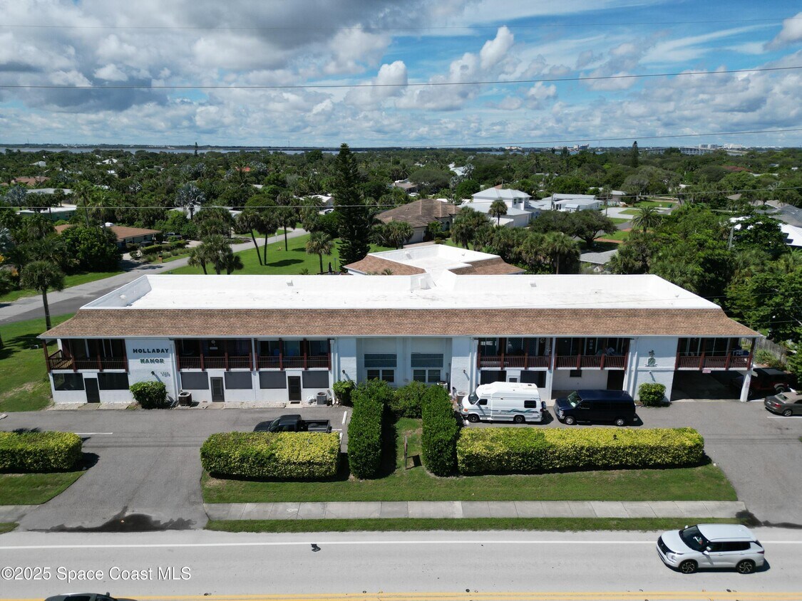Foto principal - 1318 S Miramar Ave