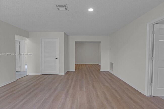 Foto del edificio - 6420 Washington St