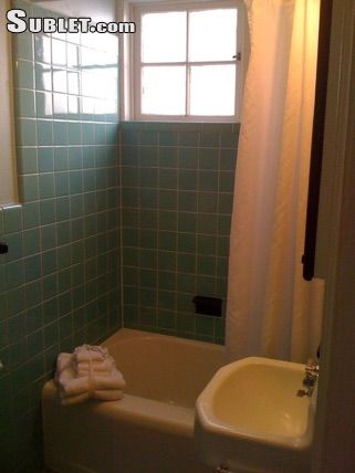 Building Photo - 2121 Pine St