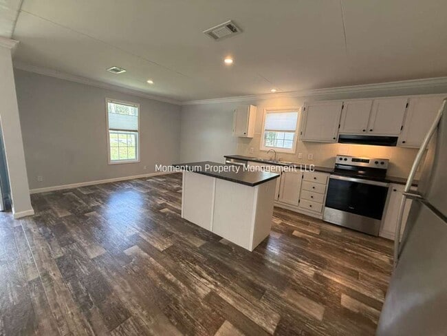 Building Photo - Move-In Ready!