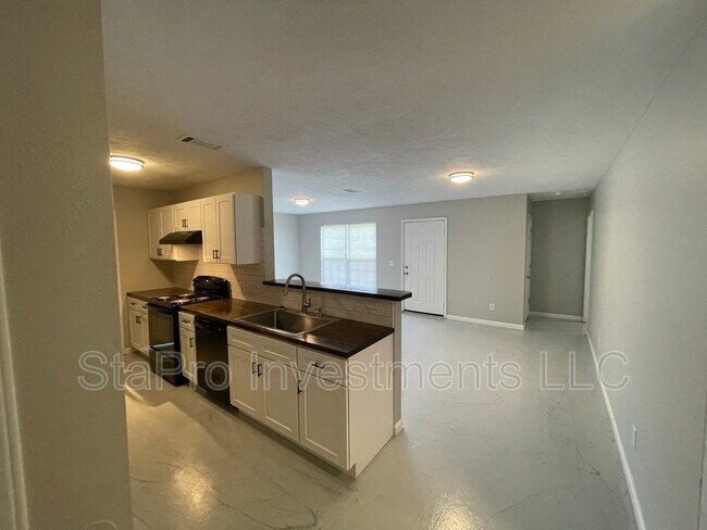 Foto del edificio - 106 Village Pl