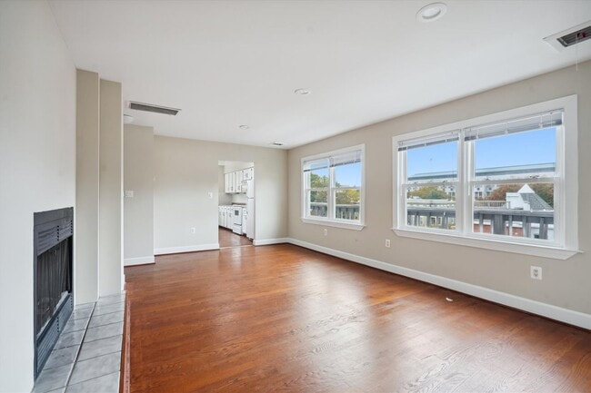Building Photo - 316 F St