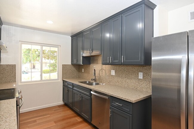 Building Photo - 4/2 W/ AC near San Tomas Expwy & El Camino...
