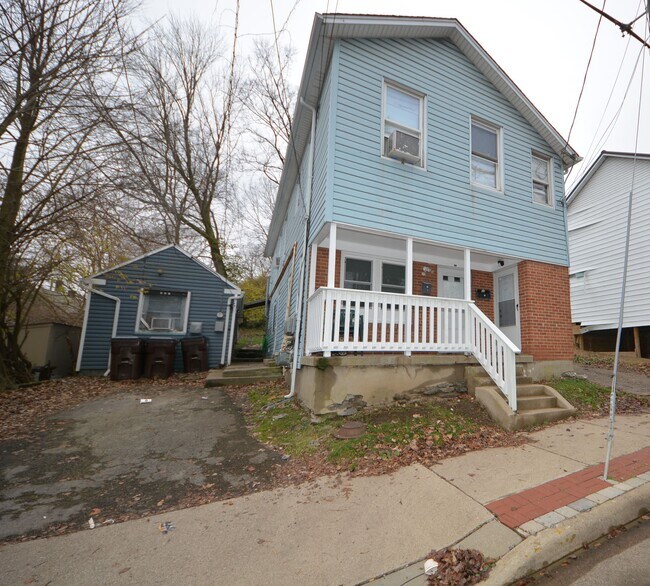 421 W Main St Unit 1, Williamsburg, OH 45176 Apartments in