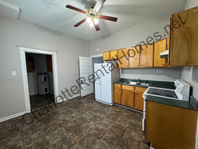 Foto del edificio - 113 E Pine St