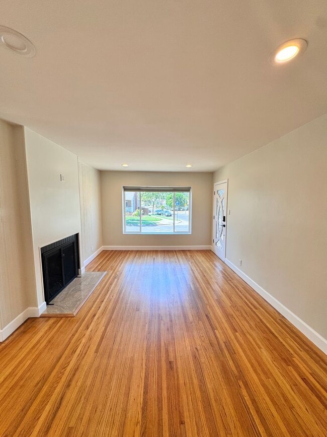 Building Photo - 4574 Whaley Ave