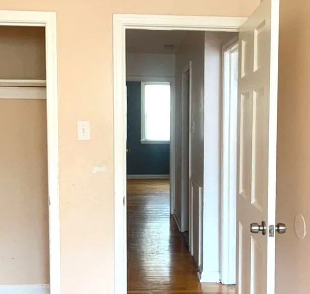 Building Photo - This 3-Bedroom/1-Bathroom Townhome