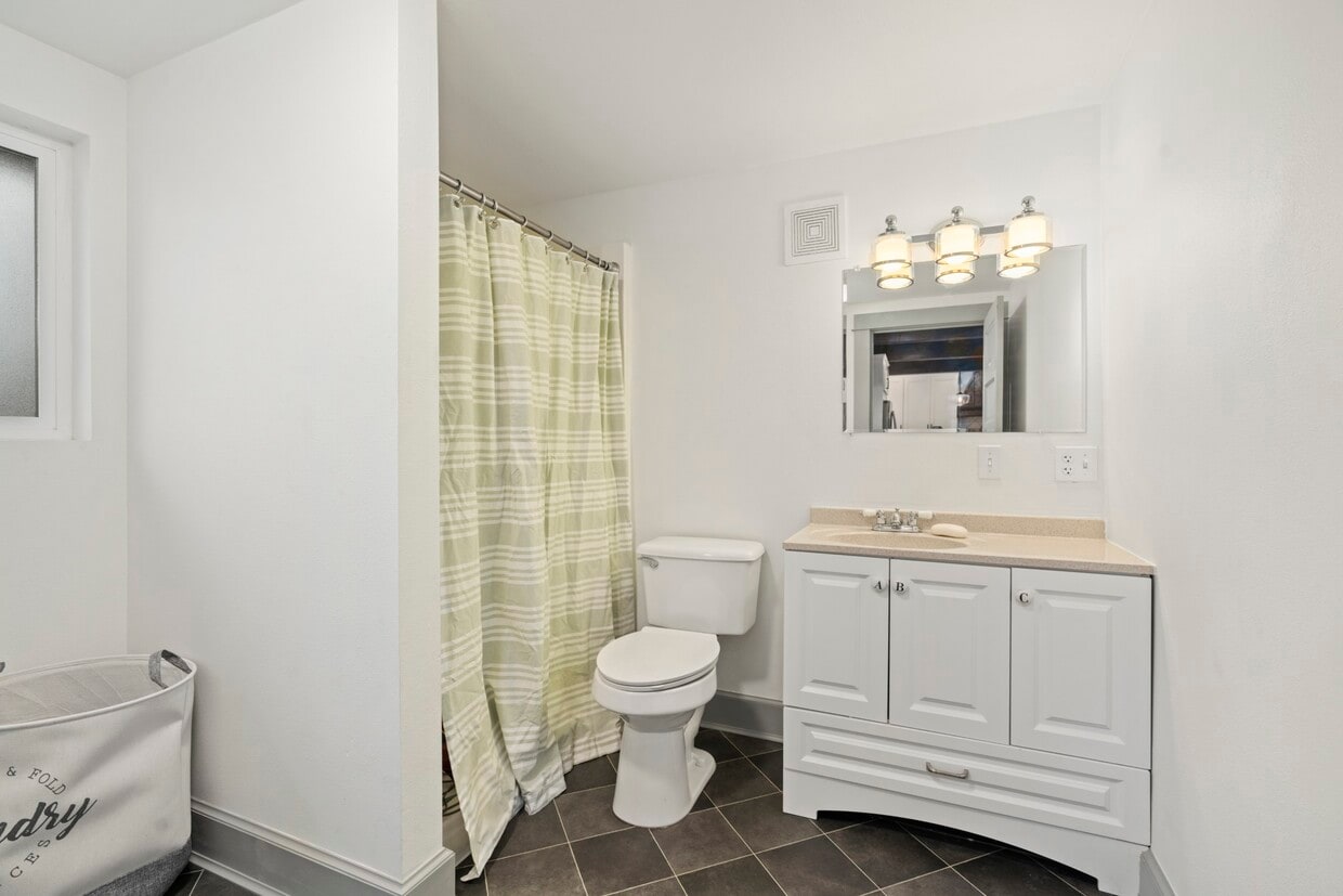 Primary Photo - 109 Harrison St