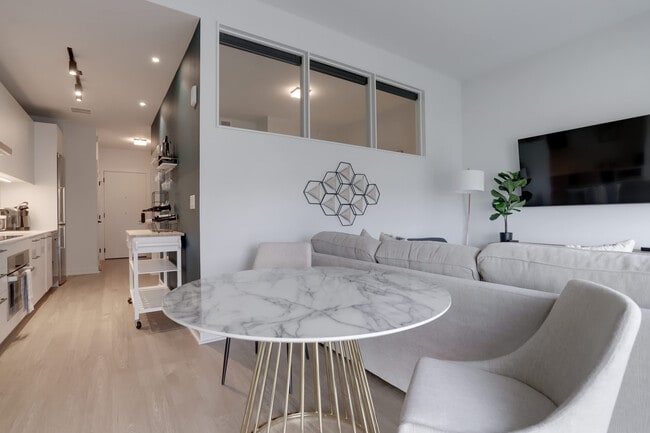 Foto del edificio - 1625 Eckington Pl NE