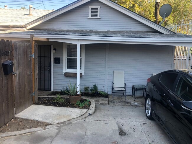 Building Photo - 10742 Palms Blvd