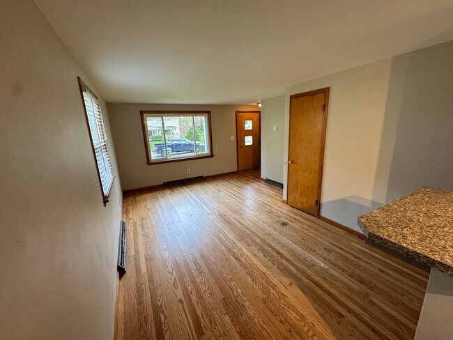 Foto del edificio - 326 Elm Dr