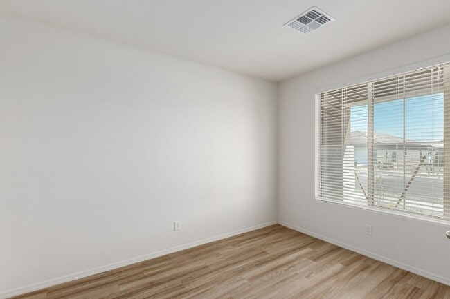Building Photo - NEWER CONSTRUCTION HOME WITH 3 BED/2 BATH ...