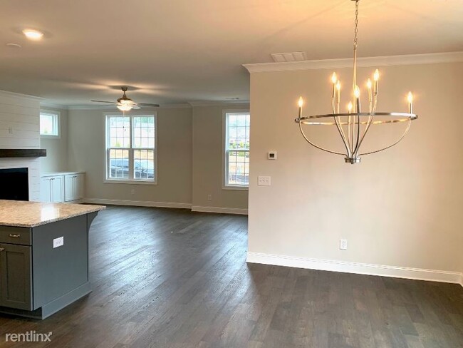 Building Photo - 4 br, 3.5 bath House - 570 Turlington Place
